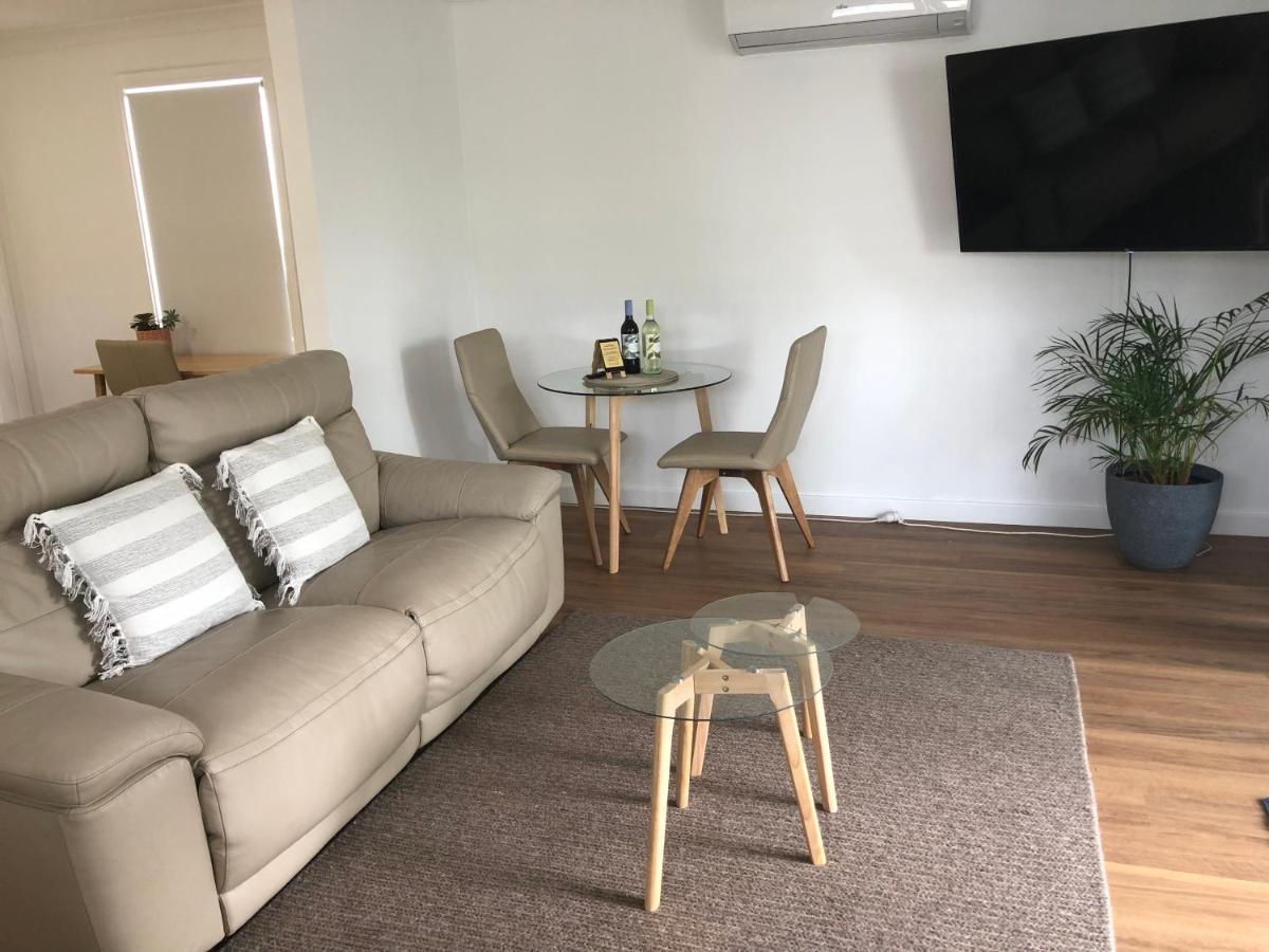Lakeside Bungalow Marks Point エクステリア 写真